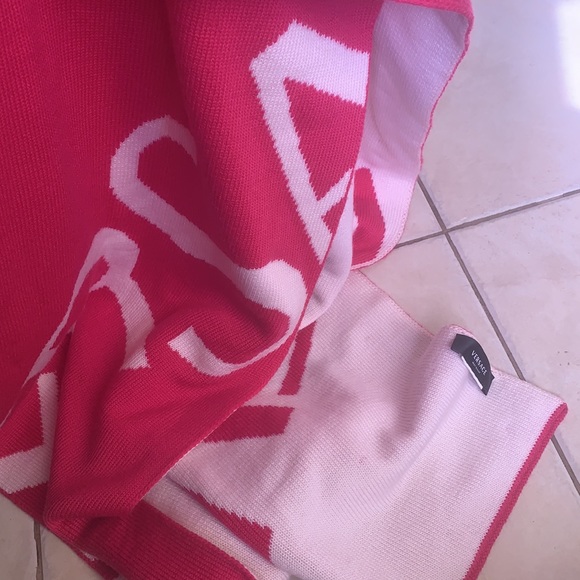 Versace hot pink and white scarf - Picture 2 of 8